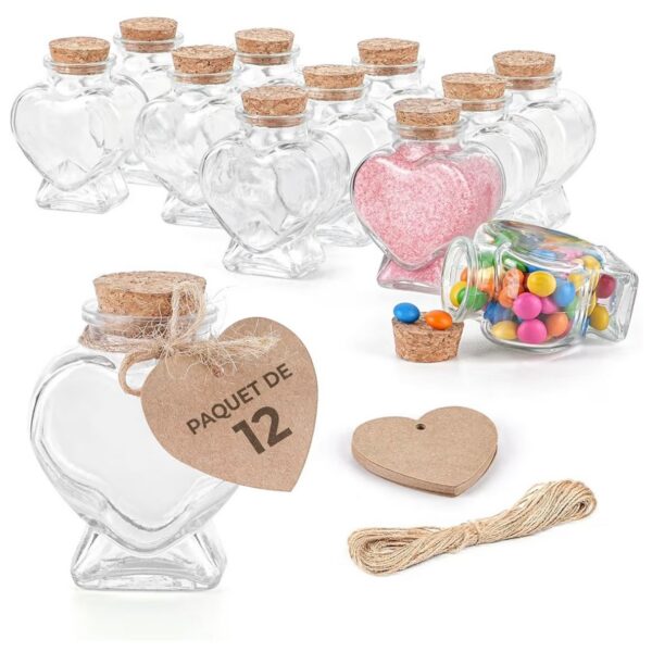 Lot de 12 petits flacons en verre transparent en forme de cœur avec bouchon en liège naturel, ficelle de jute et étiquettes en carton kraft.