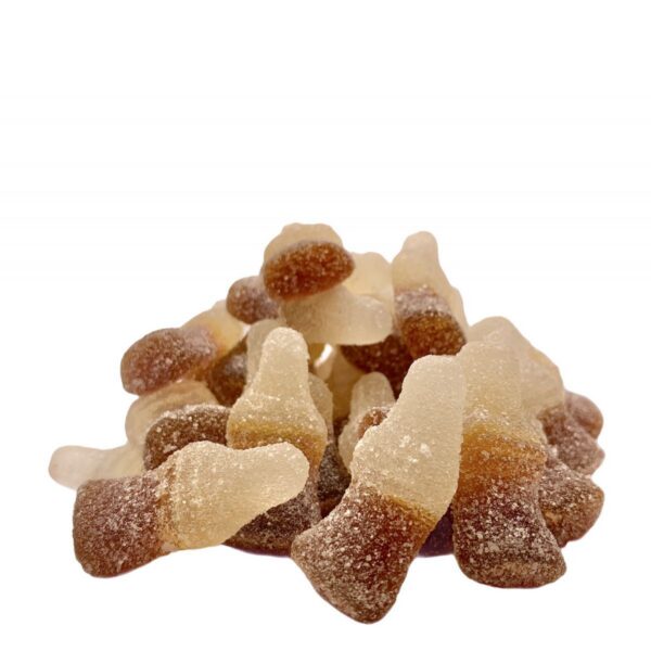 Pile de bonbons Haribo Cola Mistral Pik, petites bouteilles gélifiées bicolores recouvertes de sucre très acide.