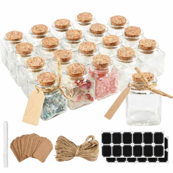 Ensemble de 20 petits pots en verre carré avec bouchons en liège, corde de jute, étiquettes en carton kraft et autocollants ardoise noirs.
